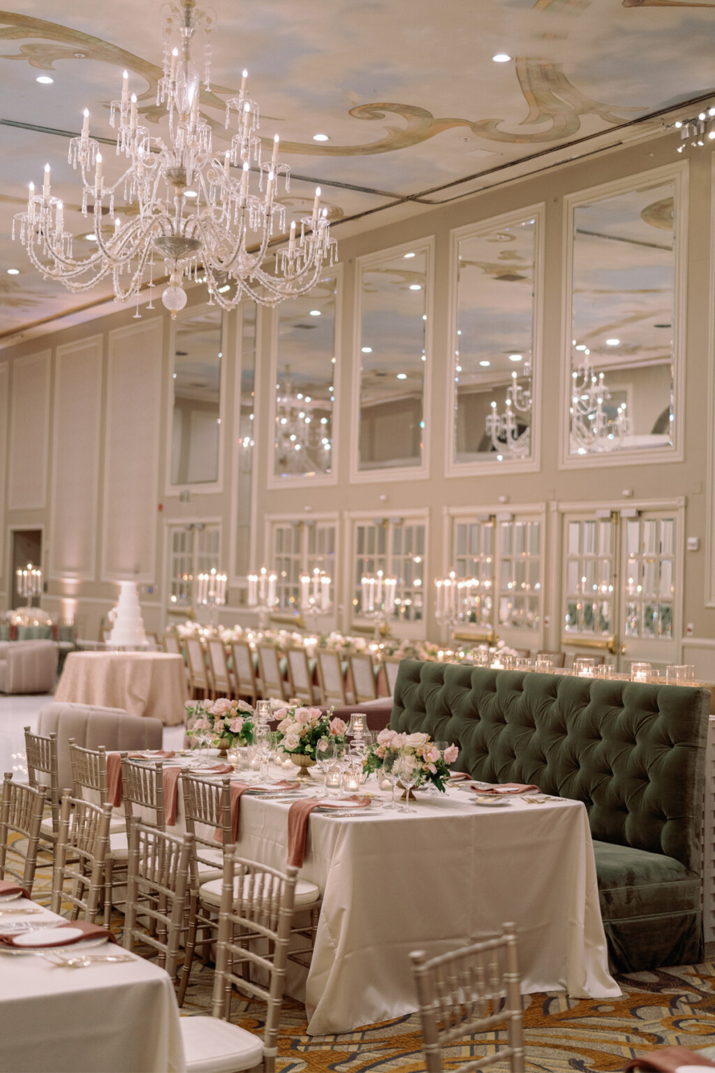 See How This Couple Threw a Comfortable Yet Elegant Affair at the The ...
